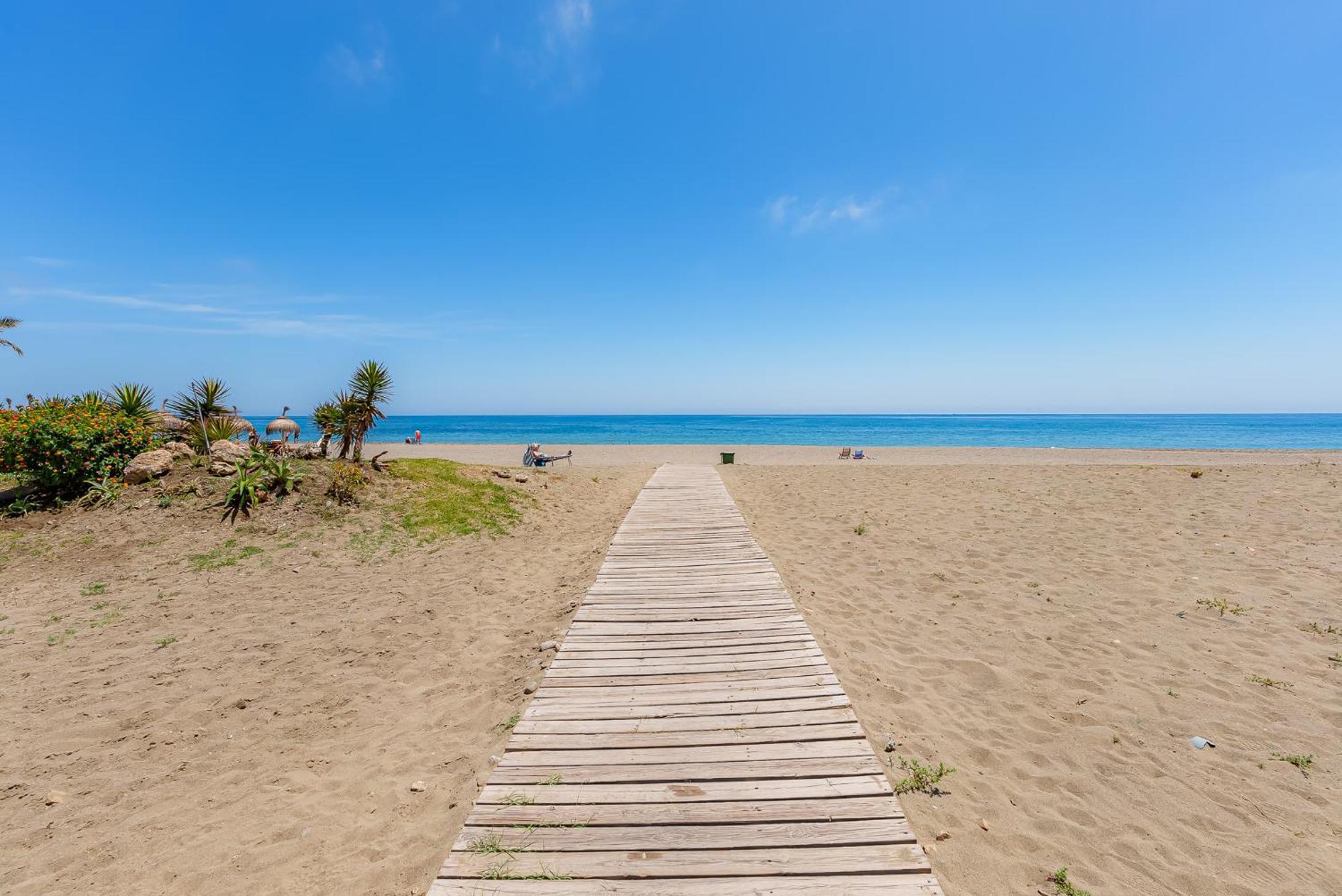 Olas De Calma Un Refugio De Paz Junto Al Mar *